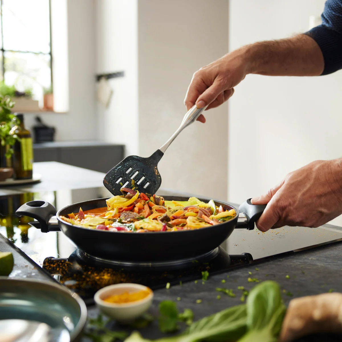 Fissler Essential® Servierpfanne 28 cm - Image 3